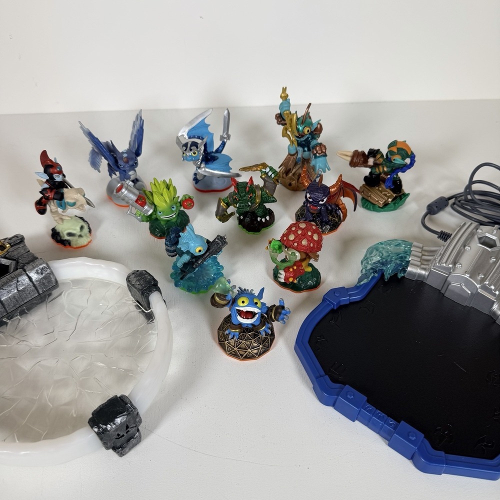 Skylanders Mega Bundle Lot 11 Figures + 2 Portals Trap Team SuperChargers Spyro